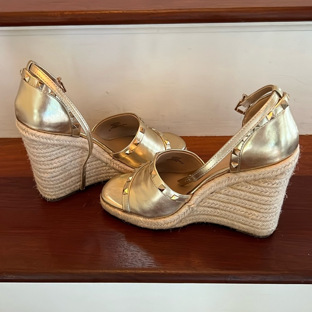 Gold & strappy shoes